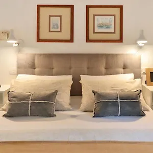 Jp Crauford Apartahotel